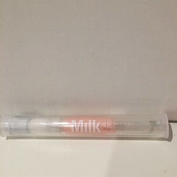 Milk Makeup Aura Liquid Highlighter Roller Pen - Picture 3 of 5